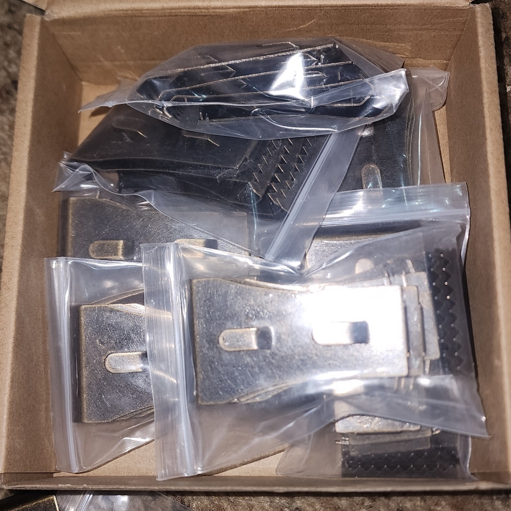 Brick clip fasteners - Picture 1 of 3
